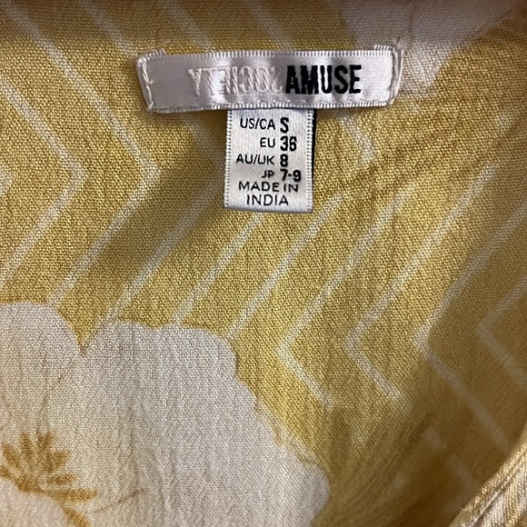 Island Oasis Short Sleeve Aloha Dress - Picture 8 of 9